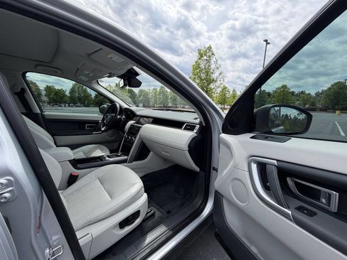 Used 2018 Land Rover Discovery Sport HSE image 18