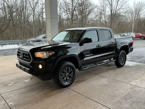 Used 2023 Toyota Tacoma SR5 image 3