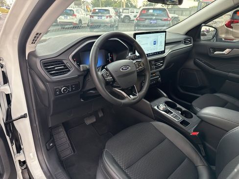 Used 2025 Ford Escape SE image 10