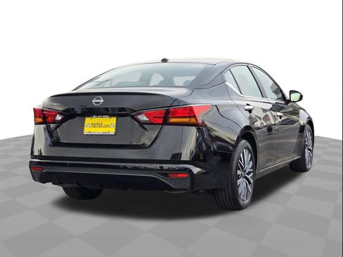 Used 2025 Nissan Altima 2.5 SV FWD image 4