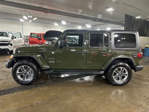 Used 2023 Jeep Wrangler Unlimited Sahara w/ Dual Top Group AWD/4WD image 36