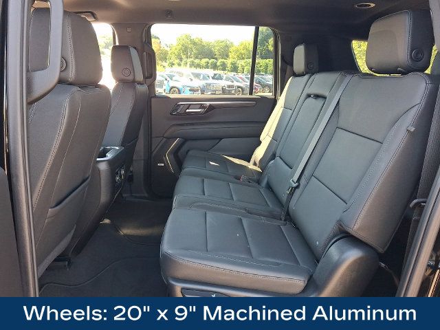 Used 2025 Chevrolet Suburban LT w/ Comfort Package AWD/4WD image 18