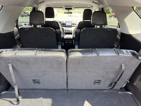 Used 2021 Ford Explorer XLT w/ Equipment Group 202A AWD/4WD image 12