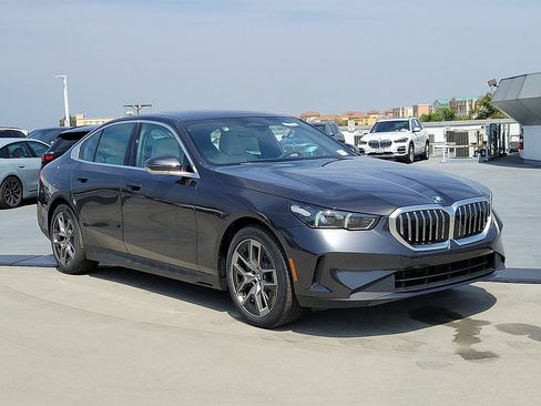 New 2026 BMW 530i RWD image 4