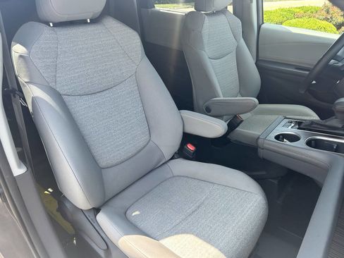 Used 2022 Toyota Sienna LE image 22