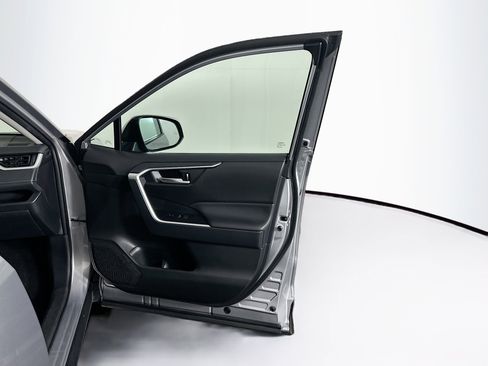 Used 2025 Toyota RAV4 XLE FWD image 33
