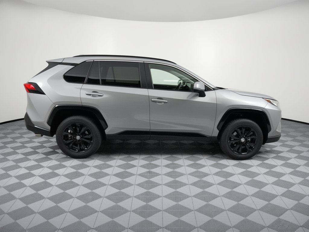 Used 2024 Toyota RAV4 SE w/ Convenience Package AWD/4WD image 8