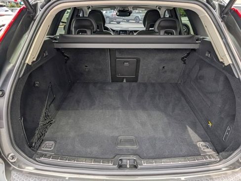 Used 2019 Volvo XC60 T5 Momentum w/ Multimedia Package image 23