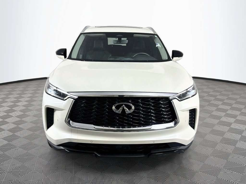 Used 2023 INFINITI QX60 Luxe w/ Cargo Package FWD image 2