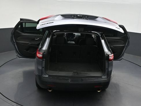 Used 2021 Chevrolet Traverse RS FWD image 36