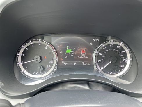 Used 2023 Toyota Highlander XLE AWD/4WD image 17
