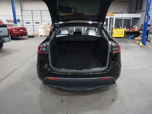 Used 2023 Tesla Model Y Performance image 17