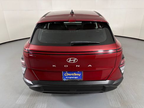 Used 2024 Hyundai Kona SE FWD image 7