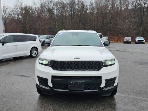 Used 2023 Jeep Grand Cherokee L Laredo image 3