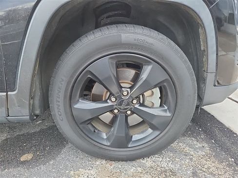 Used 2019 Jeep Cherokee Latitude Plus image 11