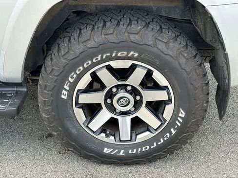 Used 2017 Toyota 4Runner TRD Off-Road Premium AWD/4WD image 5