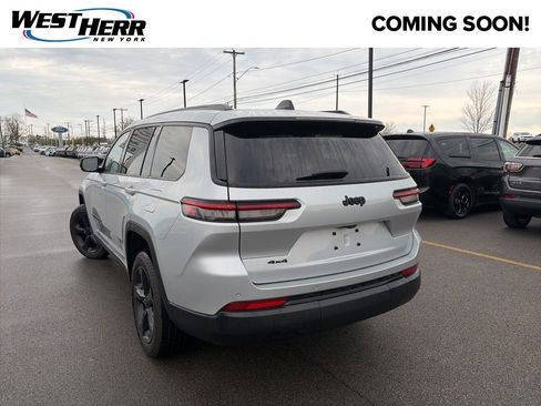 Used 2023 Jeep Grand Cherokee L Laredo AWD/4WD image 3