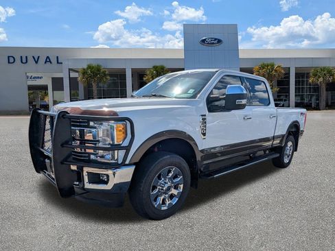 Used 2017 Ford F250 Lariat w/ Chrome Package image 8