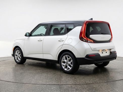 Used 2025 Kia Soul LX w/ LX Technology Package image 6