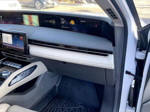 Used 2024 Lincoln Nautilus Reserve w/ Equipment Group 203A image 15