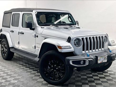 Used 2022 Jeep Wrangler Unlimited Sahara AWD/4WD image 11