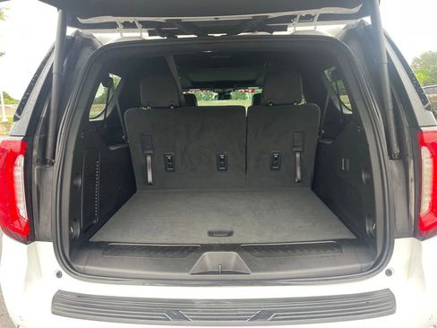 Used 2023 GMC Yukon XL SLT AWD/4WD image 8