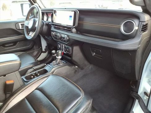 Used 2024 Jeep Wrangler Unlimited Sahara image 24
