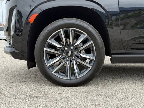 Used 2023 Cadillac Escalade Sport Platinum AWD/4WD image 2