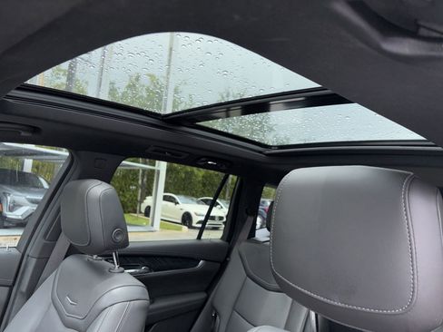 Used 2023 Cadillac XT6 Premium Luxury w/ Technology Package FWD image 11
