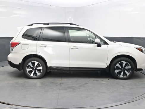Used 2017 Subaru Forester 2.5i Premium AWD/4WD image 9