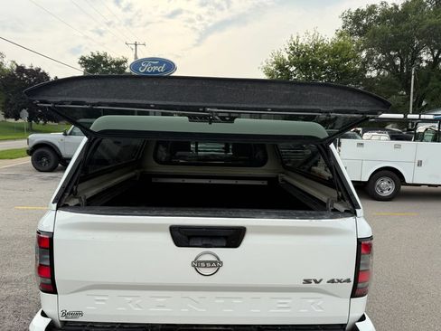 Used 2023 Nissan Frontier SV w/ SV Convenience Package AWD/4WD image 11
