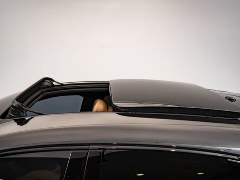 Certified 2023 Porsche Macan S AWD/4WD image 13