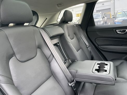 Used 2025 Volvo XC60 B5 Plus image 22