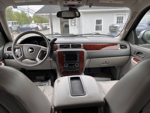 Used 2009 Chevrolet Suburban LTZ image 10