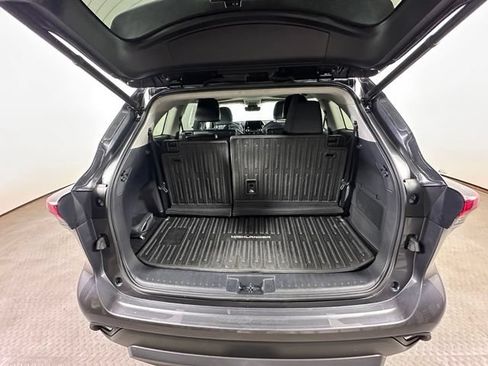 Used 2023 Toyota Highlander XLE AWD/4WD image 14