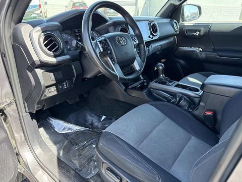 Used 2021 Toyota Tacoma TRD Off-Road w/ Technology Package AWD/4WD image 11