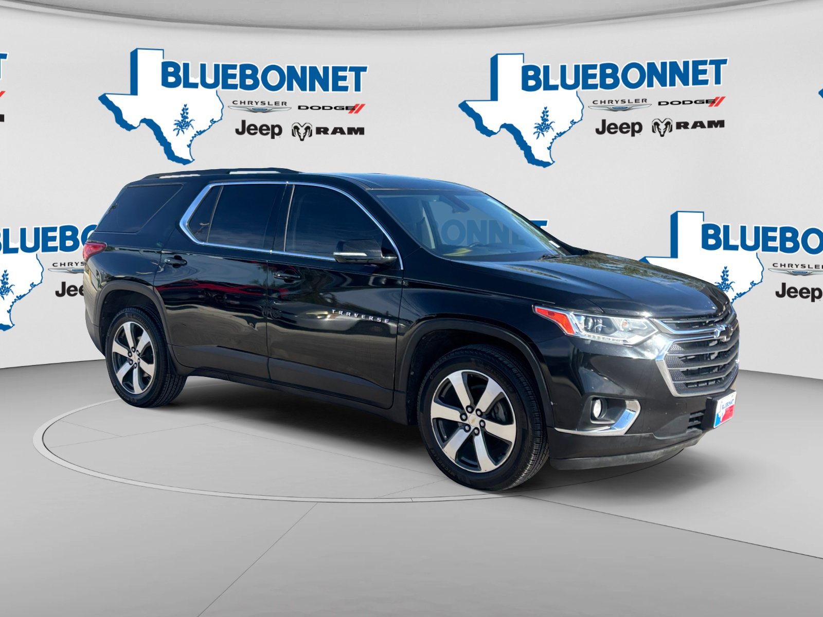 Used 2019 Chevrolet Traverse LT w/ LT Premium Package FWD image 3