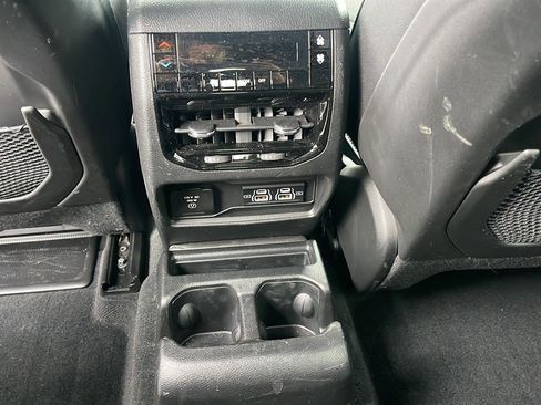 Used 2023 Jeep Grand Cherokee L Laredo image 26