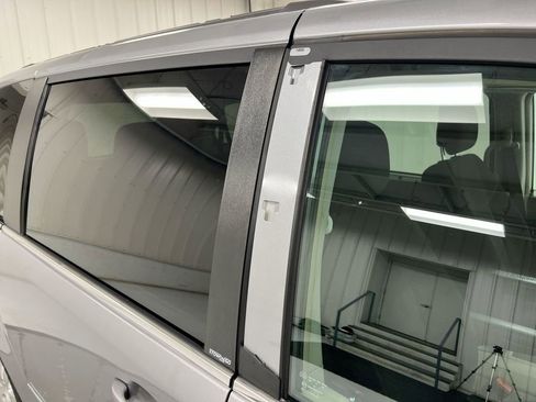 Used 2014 Chrysler Town & Country Touring image 28