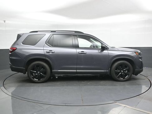 Used 2025 Honda Pilot Black Edition image 3