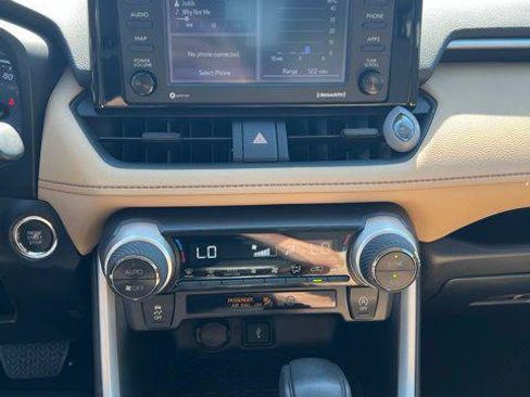 Certified 2022 Toyota RAV4 XLE FWD image 9