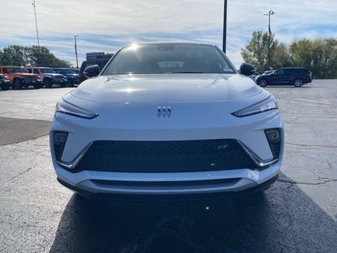 Used 2025 Buick Envista Sport Touring image 14