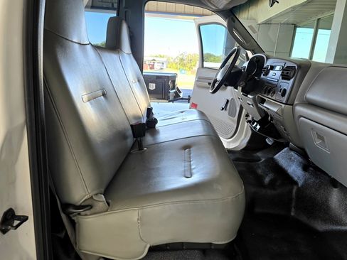 Used 2006 Ford F250 XL image 10