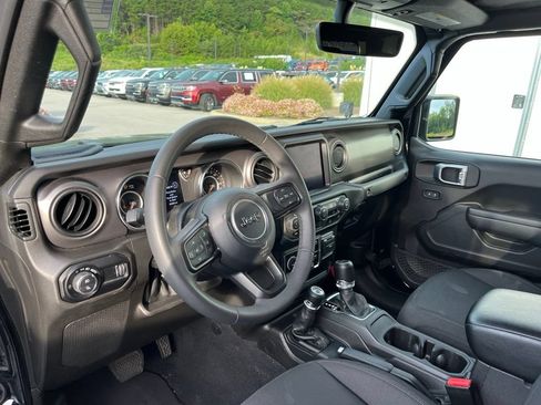 Used 2023 Jeep Gladiator Sport AWD/4WD image 6