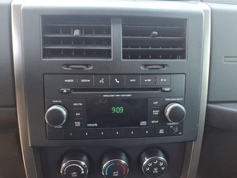 Used 2012 Jeep Liberty Sport image 16