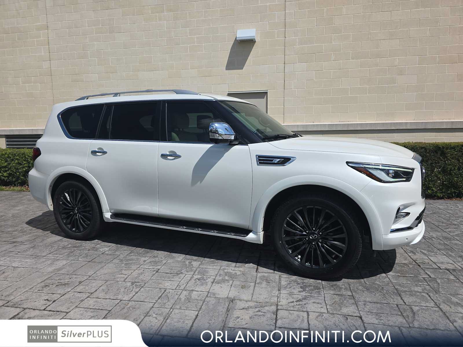 Used 2023 INFINITI QX80 Sensory w/ All-Season Package RWD image 1