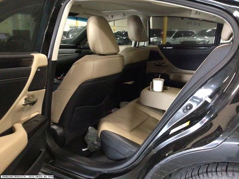 Used 2019 Lexus ES 300h Ultra Luxury w/ Accessory Package 2 image 13