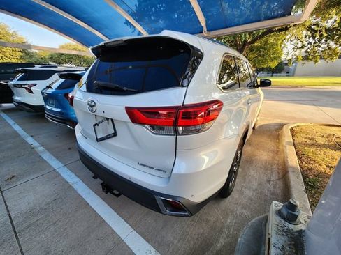 Used 2019 Toyota Highlander Limited Platinum AWD/4WD image 6