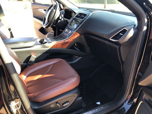 Used 2019 Lincoln Nautilus Reserve image 18