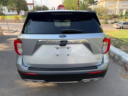 Used 2020 Ford Explorer XLT w/ Equipment Group 202A RWD image 4